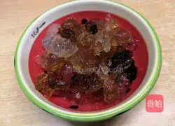 Illustration of how to make peach gum stewed milk for afternoon tea 2