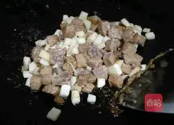 Illustration of how to make stir-fried beef cubes with king oyster mushrooms 7