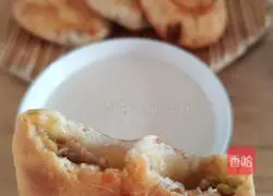 Illustration of how to make pork, chives and pickled mustard pot helmet 21