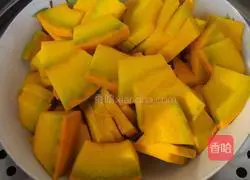 Illustration of how to make pumpkin steamed buns 1