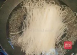 Illustration of how to make snail noodles and noodles 3