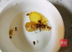 Illustration of how to make winter melon meatballs 4