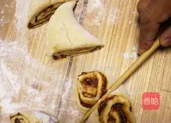 Illustration of how to make whole wheat flower rolls 9