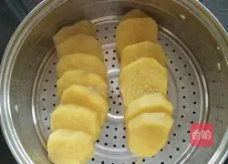 Illustration of how to make sweet potato and egg pancakes 2