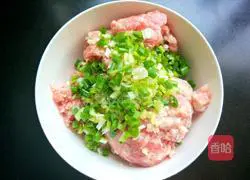 Illustration of how to make fungus and vegetable meatball soup 3