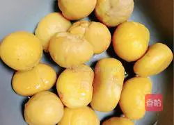 Chicken chestnut soup | Illustrations of how to nourish the skin and nourish the kidneys 14