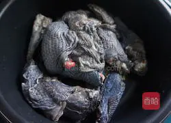 No Illustration of how to make coconut black chicken soup with a drop of water 3