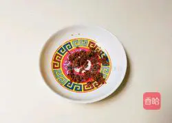 Illustration of how to make egg flakes stuffed with cinnamon, wolfberry and wine 5