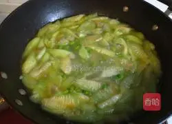 Illustration of how to make loofah pimple soup 3