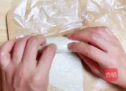 Illustration of how to make crispy meat spring rolls (flying cake version) 11