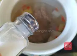 Illustration of how to make radish bone soup 8