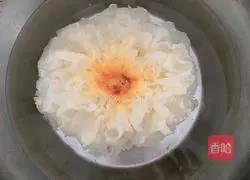 Illustration of how to make Sydney Lily, Lotus Seed and Tremella Soup 2