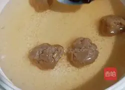 Illustration of how to make hand-made meatball and egg noodles 4