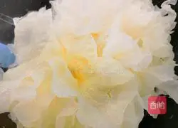 Rock sugar stewed snow fungus Illustration of how to do it 2