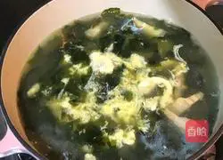 Illustration of how to make pork belly, kelp, sprout and egg drop soup 6