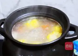 Illustration of how to make pork ribs, yam, corn and carrot soup 11