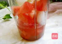 Illustration of how to make tomato and pear juice (detoxification and beauty) 7