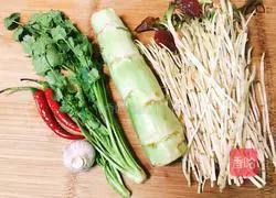 Illustration of how to make Houttuynia cordata mixed with green bamboo shoots 1