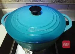 Illustration of how to make radish, wolfberry and black-bone chicken soup 6