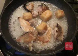 Illustration of how to make fish head bean soup 6