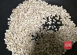 Illustration of how to make barley and red bean water 4