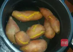 Illustration of how to make sweet potato pancakes 3