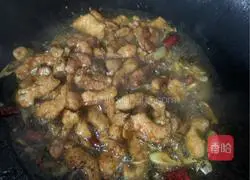 Illustration of how to make stir-fried meat with kelp and carrot 6