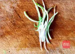 Illustration of how to make red oil ear silk 3