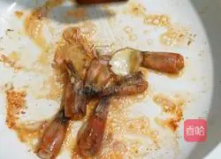 Illustration of how to make hot shrimp noodle soup 1