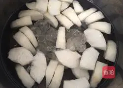 Illustration of how to make rock sugar snow pear 3