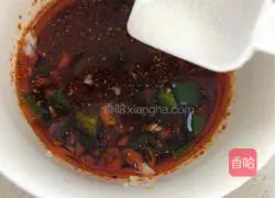 Illustration of how to make spicy chicken with saliva 7