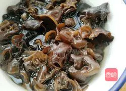 Illustration of making fungus and cabbage pancakes 2