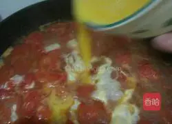 Illustration of how to make tomato and egg soup 8