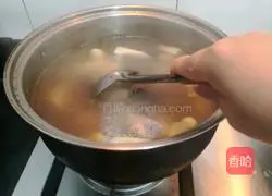 Illustration of how to make wild rice fungus and chicken soup 14