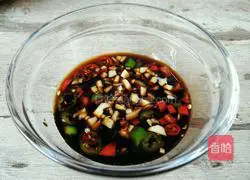 Cold salad Illustration of how to use both ears 5