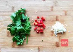 Illustration of how to make cold soybean sprouts 2