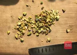 Illustration of how to make pistachio alkaline bagels 1