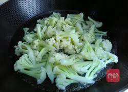 Illustration of how to make cauliflower with tomato sauce 4