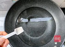 Illustration of how to make pork and beans stuffed buns 6