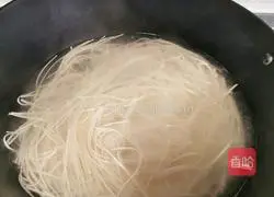 Illustration of how to make refreshing cold noodles 9