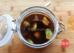 Illustration of how to make shredded green garlic, carrot and cabbage 2