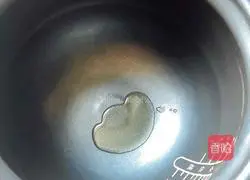 Illustration of how to make rice cooker cake 12