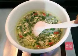 Illustration of how to make wolfberry and shepherd's purse egg soup 14