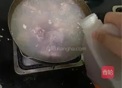 Illustration of how to make braised pork ribs with thick oil red sauce 2