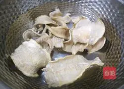  Mutton and radish dumplings Illustration of how to make a bag 1