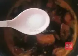 Illustration of how to make tomato, seaweed and egg drop soup 9