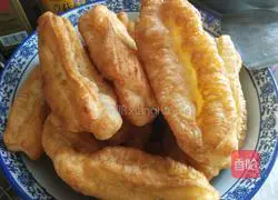 Illustration of how to make crispy fried dough sticks 8