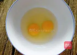 Illustration of how to make fungus and egg soup 5