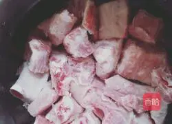 Illustration of how to make radish and pork ribs soup 1