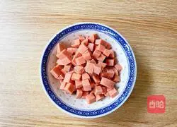 Illustration of how to make diced colorful vegetables and ham 2